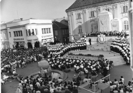 Nagy ünnepre készült a város!– az 1988-as Szent István Év Székesfehérváron